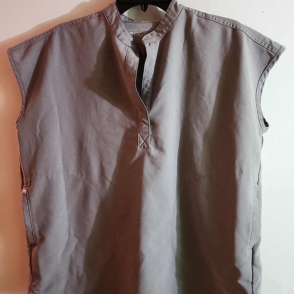 Figs Rafaela Oversized Dark Space Gray Scrub Top - Picture 2 of 6